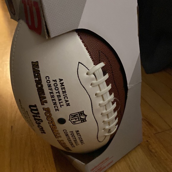 New in box wilson autographed football mark sanchez - Picture 5 of 5